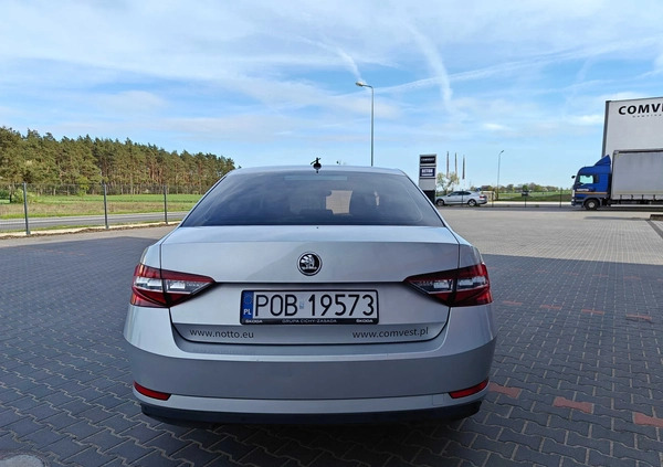 Skoda Superb cena 72500 przebieg: 216700, rok produkcji 2018 z Jaraczewo małe 37